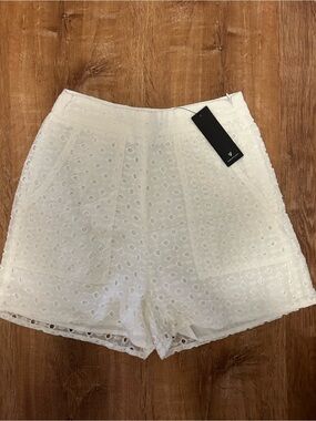 NWT LULUS white shorts